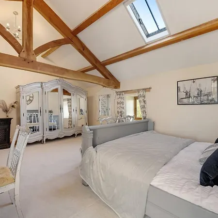 Amazing Country Retreat, Hot Tub Darley