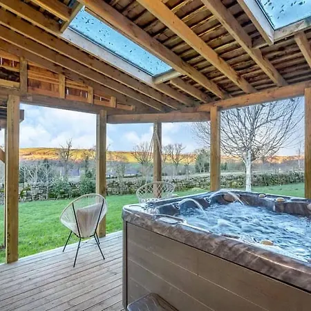 Amazing Country Retreat, Hot Tub