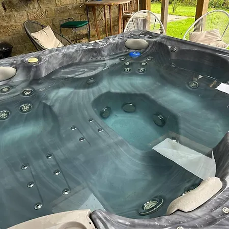 Amazing Country Retreat, Hot Tub Harrogate