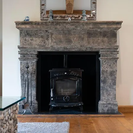 Amazing Country Retreat, Hot Tub Darley